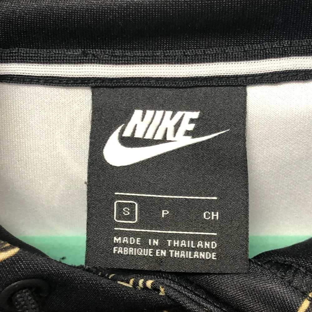 Nike cropped pullover